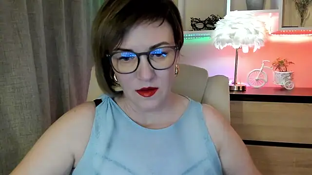 Snapshot of feliziaDesire chatting on November 2025 02:06:01 PM feliziaDesire online show from November 2025 02:06:01 PM