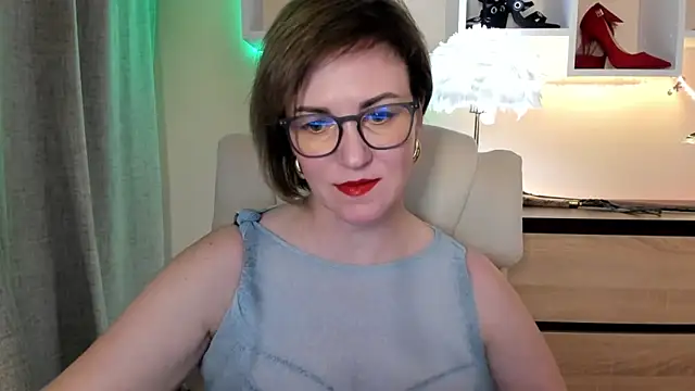 Snapshot of feliziaDesire chatting on November 2025 02:00:01 PM feliziaDesire online show from November 2025 02:00:01 PM