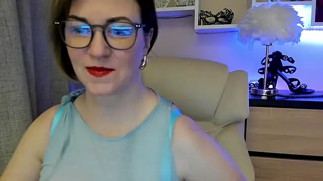 Snapshot of feliziaDesire chatting on November 2025 04:25:02 AM feliziaDesire online show from November 2025 04:25:02 AM