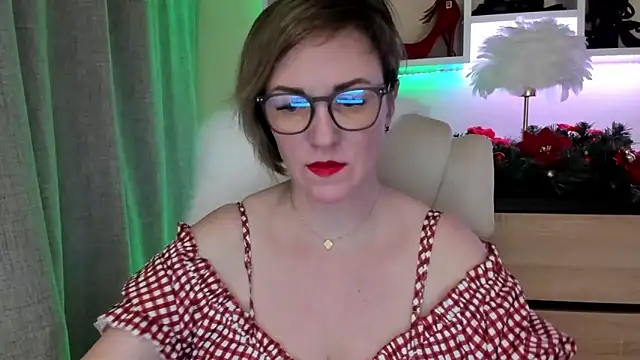 Snapshot of feliziaDesire chatting on December 2025 02:23:02 PM feliziaDesire online show from December 2025 02:23:02 PM