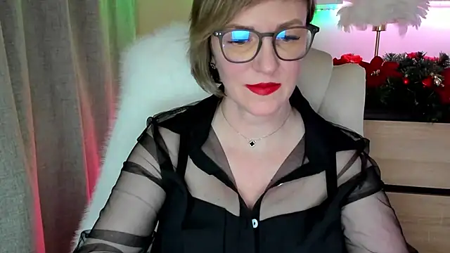 Snapshot of feliziaDesire chatting on December 2025 06:25:02 PM feliziaDesire online show from December 2025 06:25:02 PM