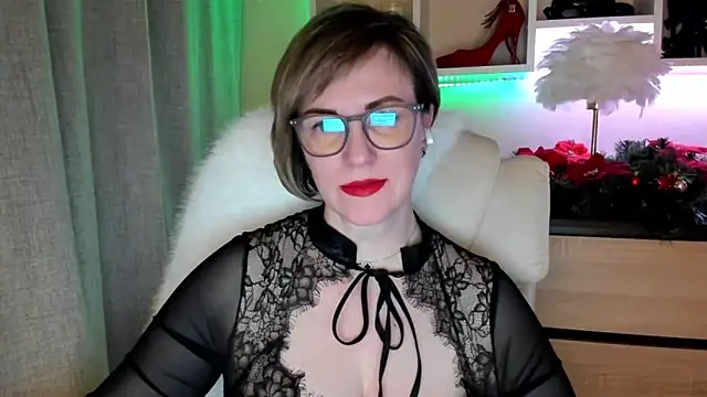 Snapshot of feliziaDesire chatting on December 2025 07:55:01 PM feliziaDesire online show from December 2025 07:55:01 PM