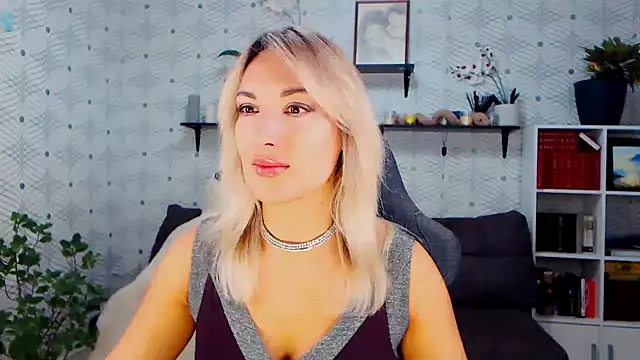 MillaXQueen online show from November 2025 01:54:02 PM