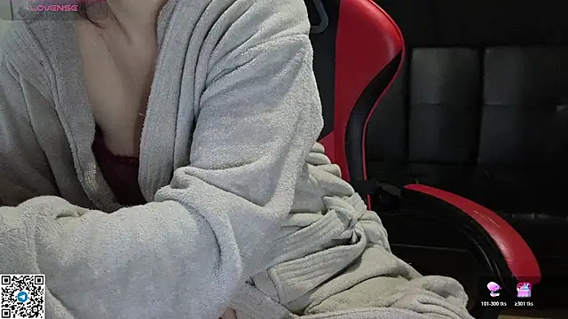 Mia G0ld online show from November 2025 03:43:02 PM