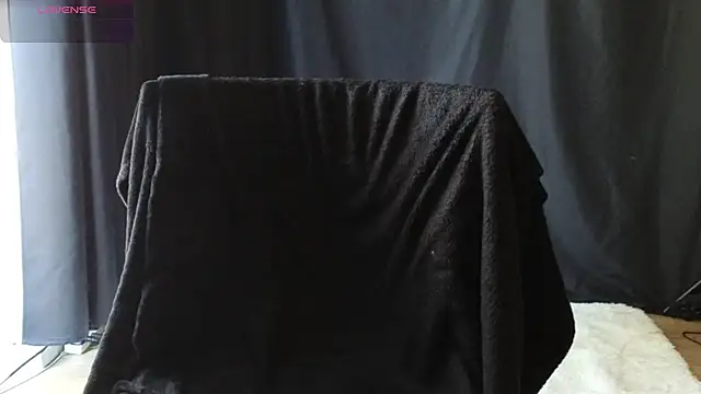 Snapshot of Mia_G0ld chatting on April 2026 12:00:01 PM Mia G0ld online show from April 2026 12:00:01 PM