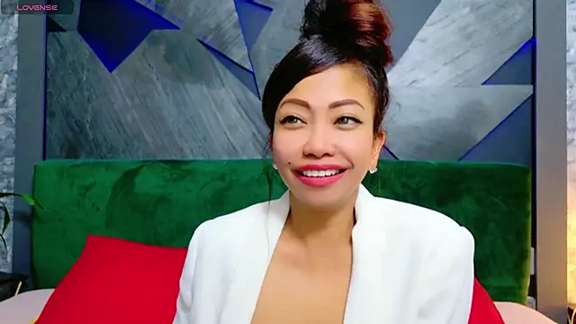 Snapshot of ElyaQuinn chatting on December 2024 03:46:02 PM ElyaQuinn online show from December 2024 03:46:02 PM