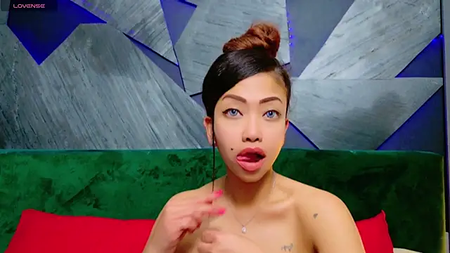 Snapshot of ElyaQuinn chatting on January 2025 02:14:01 PM ElyaQuinn online show from January 2025 02:14:01 PM