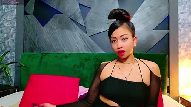 Snapshot of ElyaQuinn chatting on February 2025 10:07:02 AM ElyaQuinn online show from February 2025 10:07:02 AM