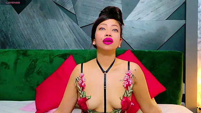 Snapshot of ElyaQuinn chatting on February 2025 01:11:01 PM ElyaQuinn online show from February 2025 01:11:01 PM