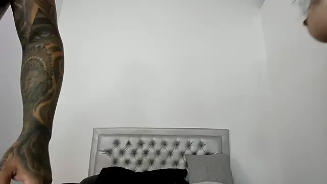 Snapshot of SEXXYLATINCOUPLE1 chatting on February 2025 02:44:01 PM SEXXYLATINCOUPLE1 online show from February 2025 02:44:01 PM