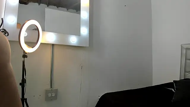 Snapshot of SEXXYLATINCOUPLE1 chatting on October 2025 10:17:02 AM SEXXYLATINCOUPLE1 online show from October 2025 10:17:02 AM