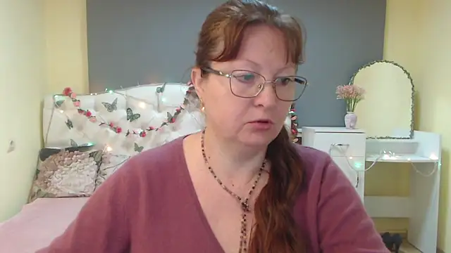Snapshot of VanessaHotts chatting on April 2026 05:21:01 AM VanessaHotts online show from April 2026 05:21:01 AM