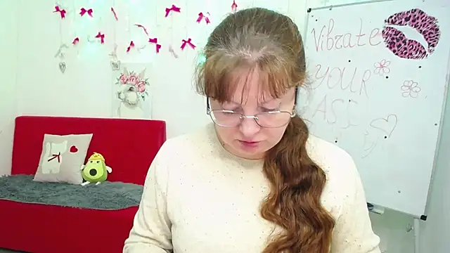 Snapshot of VanessaHotts chatting on April 2026 05:05:02 AM VanessaHotts online show from April 2026 05:05:02 AM