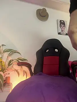 lonely shewolf online show from February 2026 05:07:02 PM