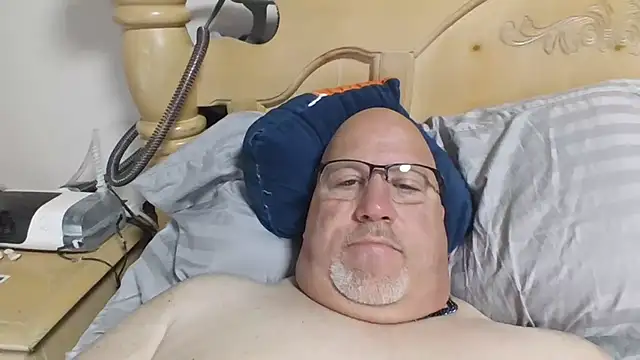 Snapshot of Bigbear0563 chatting on April 2026 03:45:01 PM Bigbear0563 online show from April 2026 03:45:01 PM