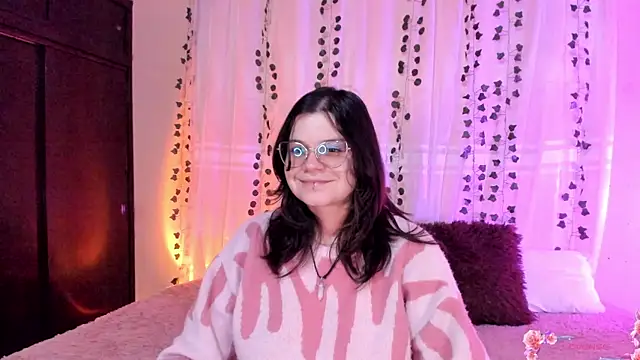 Snapshot of Mey_moon chatting on December 2024 09:34:02 PM Mey moon online show from December 2024 09:34:02 PM