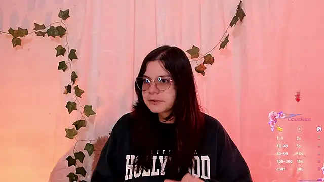 Snapshot of Mey_moon chatting on March 2025 10:15:01 PM Mey moon online show from March 2025 10:15:01 PM