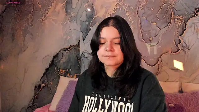 Snapshot of Mey_moon chatting on November 2025 09:06:01 PM Mey moon online show from November 2025 09:06:01 PM