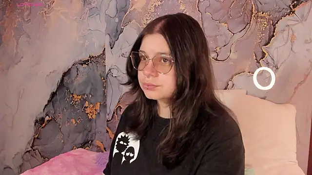 Snapshot of Mey_moon chatting on February 2026 04:23:02 AM Mey moon online show from February 2026 04:23:02 AM