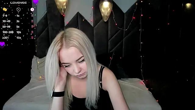 StephanieSweety online show from December 2024 05:59:02 PM