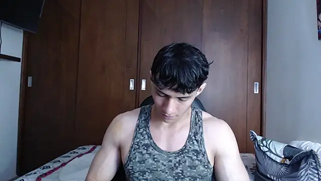 aresholland online show from March 2025 07:32:01 PM