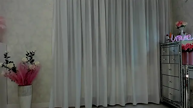 Snapshot of SeductiveButterfly chatting on March 2025 02:25:02 AM SeductiveButterfly online show from March 2025 02:25:02 AM