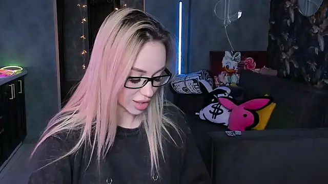 Blckmirrorr online show from March 2026 12:11:01 PM