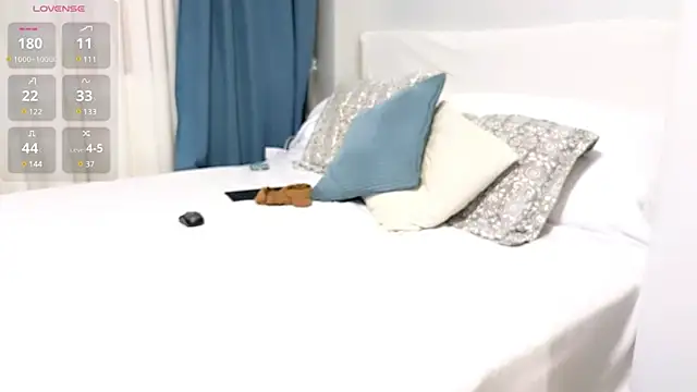 Snapshot of missmiamore chatting on December 2024 09:50:02 PM missmiamore online show from December 2024 09:50:02 PM