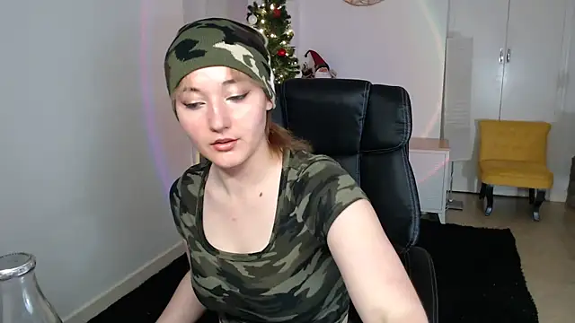 Snapshot of Crystal-dreamt chatting on November 2025 09:42:01 AM Crystal-dreamt online show from November 2025 09:42:01 AM