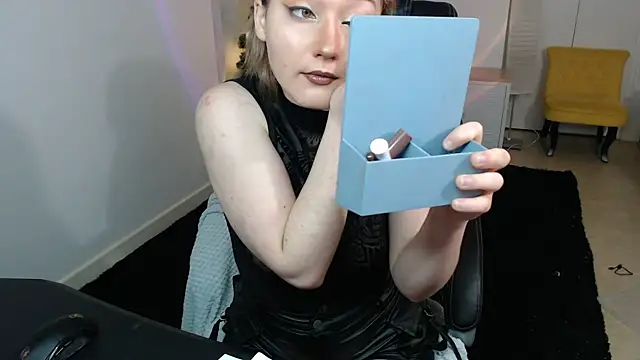 Snapshot of Crystal-dreamt chatting on December 2025 10:02:01 AM Crystal-dreamt online show from December 2025 10:02:01 AM