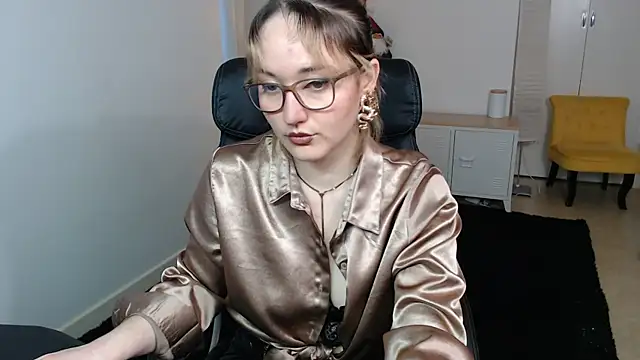 Snapshot of Crystal-dreamt chatting on December 2025 10:11:01 AM Crystal-dreamt online show from December 2025 10:11:01 AM