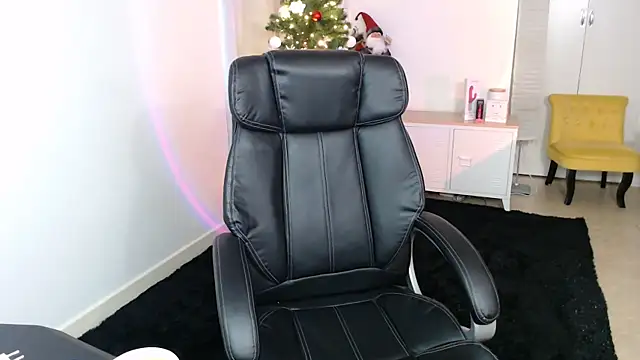 Snapshot of Crystal-dreamt chatting on December 2025 01:18:02 PM Crystal-dreamt online show from December 2025 01:18:02 PM