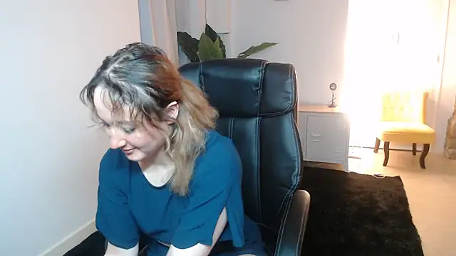 Snapshot of Crystal-dreamt chatting on February 2026 01:09:02 PM Crystal-dreamt online show from February 2026 01:09:02 PM