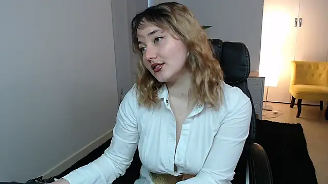 Snapshot of Crystal-dreamt chatting on February 2026 10:12:01 AM Crystal-dreamt online show from February 2026 10:12:01 AM