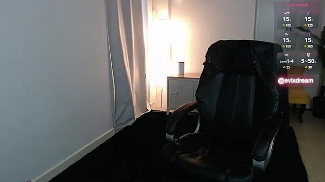 Crystal-dreamt online show from April 2026 08:51:01 AM