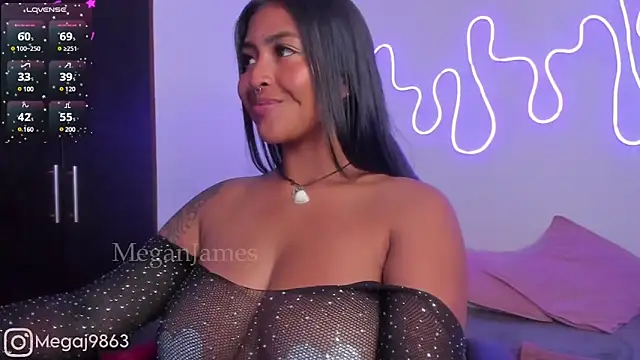 Snapshot of meganjames1 chatting on January 2025 03:54:01 PM meganjames1 online show from January 2025 03:54:01 PM