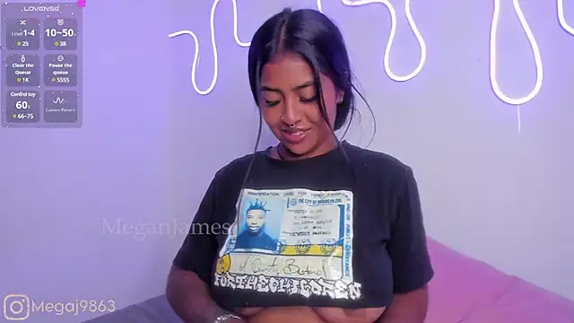 Snapshot of meganjames1 chatting on January 2025 03:54:02 PM meganjames1 online show from January 2025 03:54:02 PM