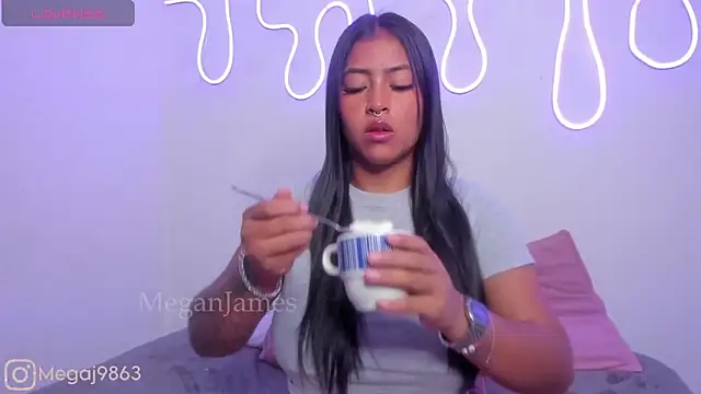 Snapshot of meganjames1 chatting on March 2025 12:52:01 PM meganjames1 online show from March 2025 12:52:01 PM