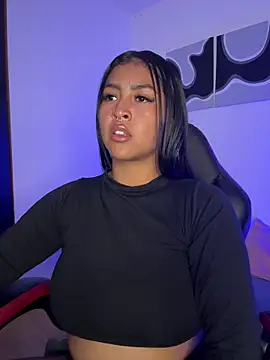 Snapshot of meganjames1 chatting on February 2026 01:20:02 AM meganjames1 online show from February 2026 01:20:02 AM