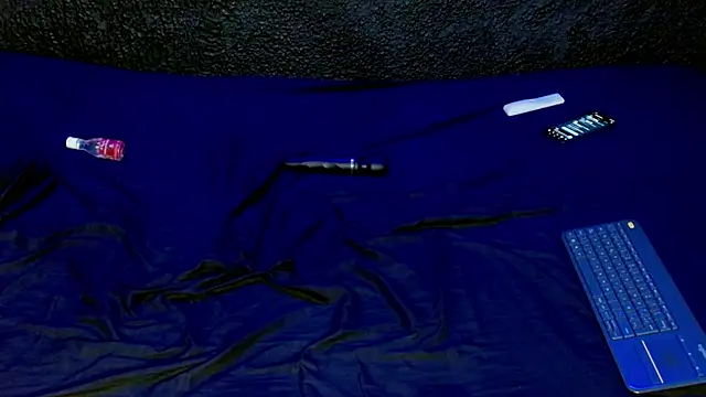 ASTRIDBULM online show from April 2026 07:31:02 PM