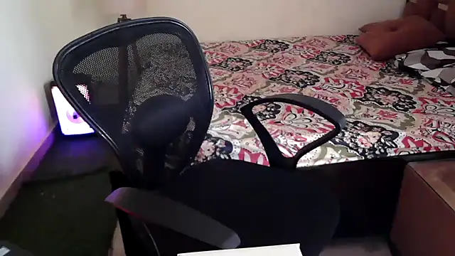 Snapshot of shivi_moto chatting on January 2025 05:58:01 AM shivi moto online show from January 2025 05:58:01 AM