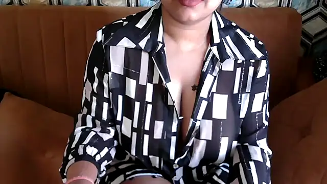 Snapshot of shivi_moto chatting on March 2025 06:23:01 AM shivi moto online show from March 2025 06:23:01 AM