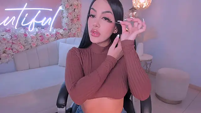 Snapshot of MileyCruz_ chatting on December 2024 01:58:01 AM MileyCruz online show from December 2024 01:58:01 AM