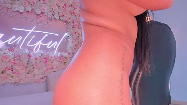 Snapshot of MileyCruz_ chatting on December 2024 06:43:02 AM MileyCruz online show from December 2024 06:43:02 AM