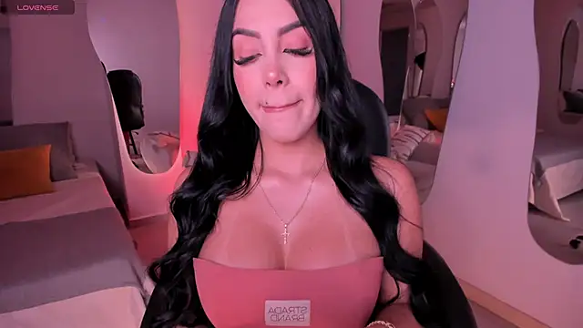 Snapshot of MileyCruz_ chatting on December 2024 04:04:02 AM MileyCruz online show from December 2024 04:04:02 AM