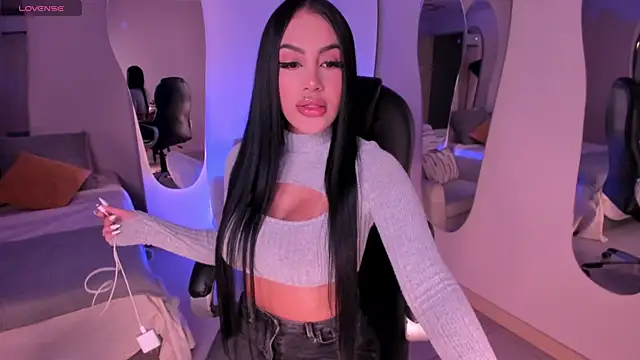 Snapshot of MileyCruz_ chatting on December 2024 04:22:01 AM MileyCruz online show from December 2024 04:22:01 AM