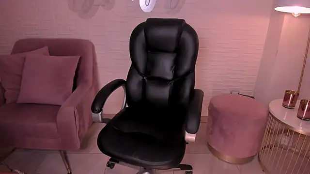 Snapshot of MileyCruz_ chatting on February 2025 01:45:01 AM MileyCruz online show from February 2025 01:45:01 AM