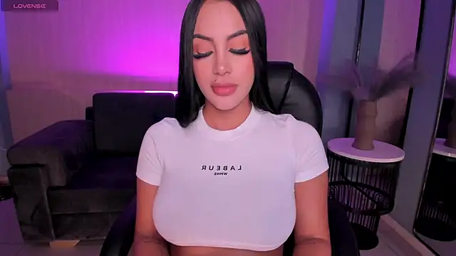 Snapshot of MileyCruz_ chatting on February 2025 03:50:01 AM MileyCruz online show from February 2025 03:50:01 AM