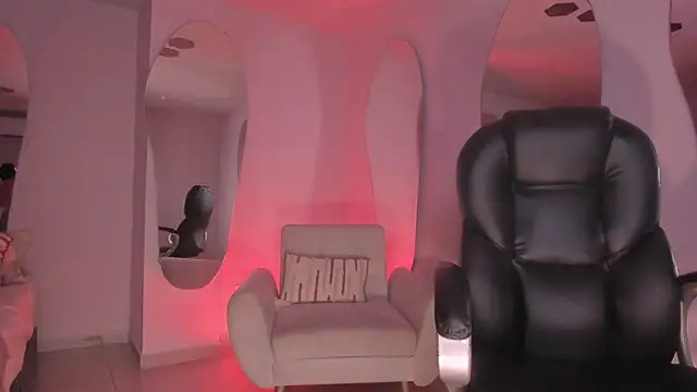 Snapshot of MileyCruz_ chatting on March 2025 09:34:02 AM MileyCruz online show from March 2025 09:34:02 AM