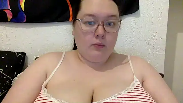 Snapshot of Sexycurvyemilyy chatting on February 2026 08:45:02 PM Sexycurvyemilyy online show from February 2026 08:45:02 PM